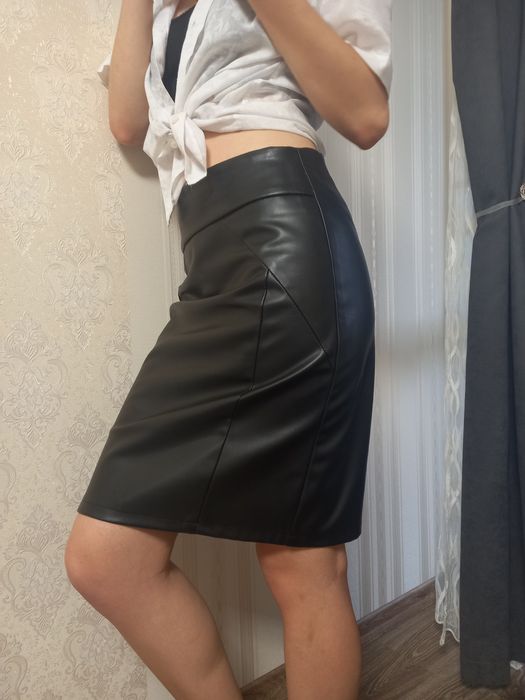 Продам спідницю з екошкіри