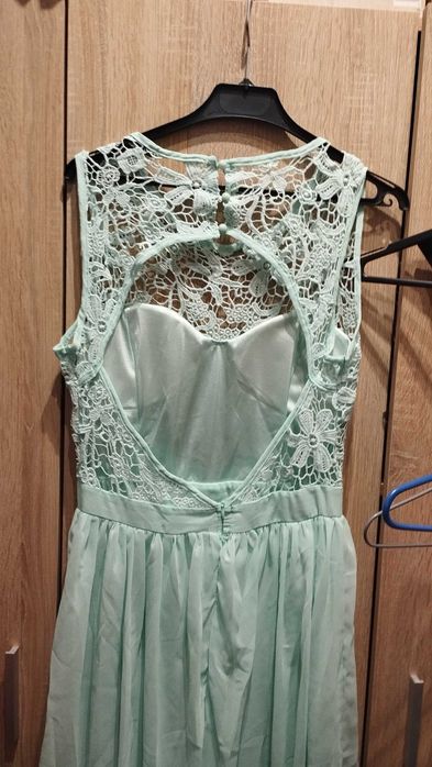 Vestido verde claro comprido com renda