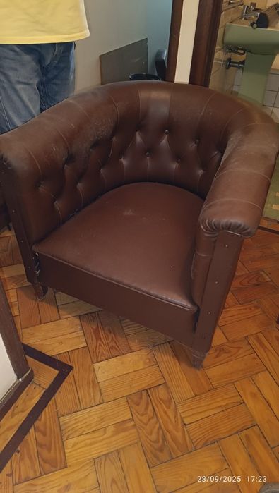 Sofá redondo castanho