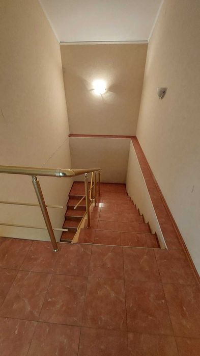 Продам офисное здание в центре с. Александровка