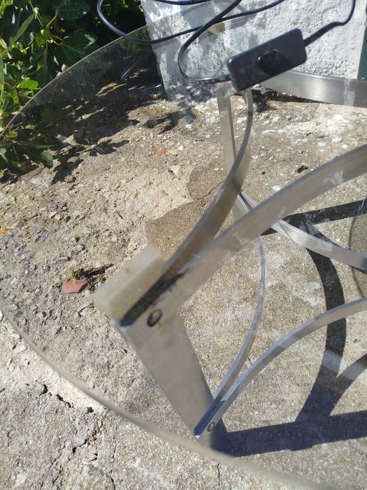 Mesa de apoio e candeeiro