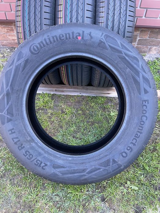Шини. . 215/65/17