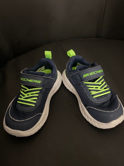 Ténis skechers criança ótimo estado