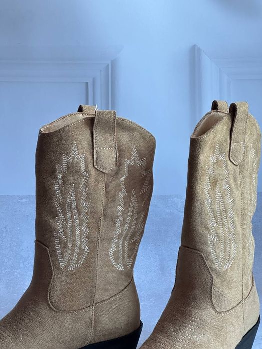 Жіночі чоботи козаки 36–40 бежеві замшеві | ковбойські western