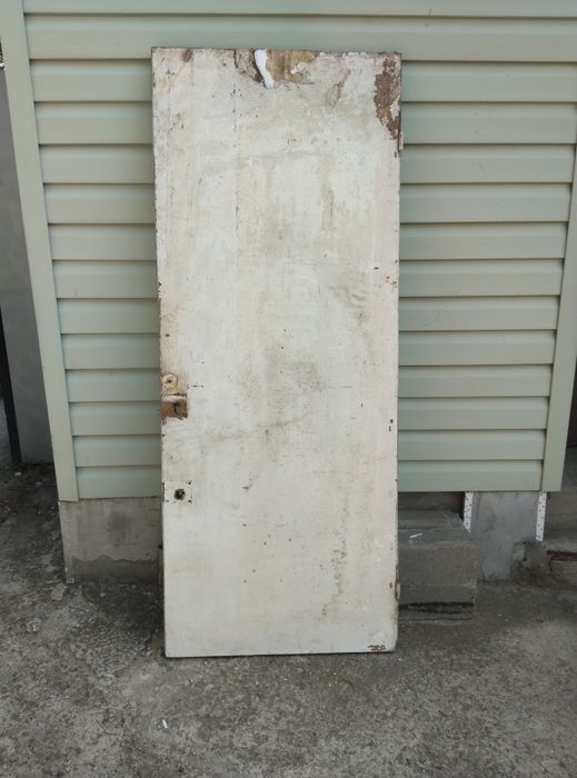 Двери деревяные .