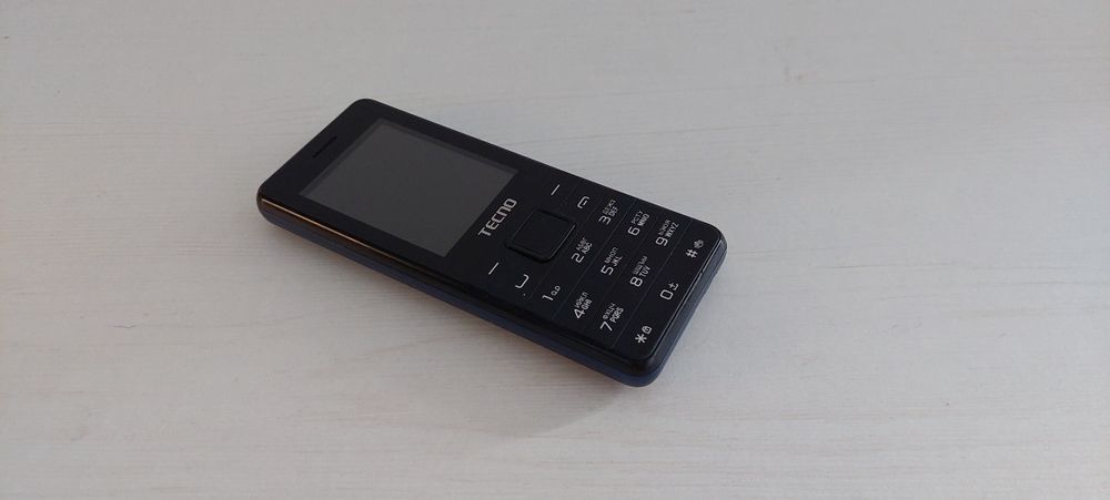 3 сім карти  мобільний телефон tecno t372