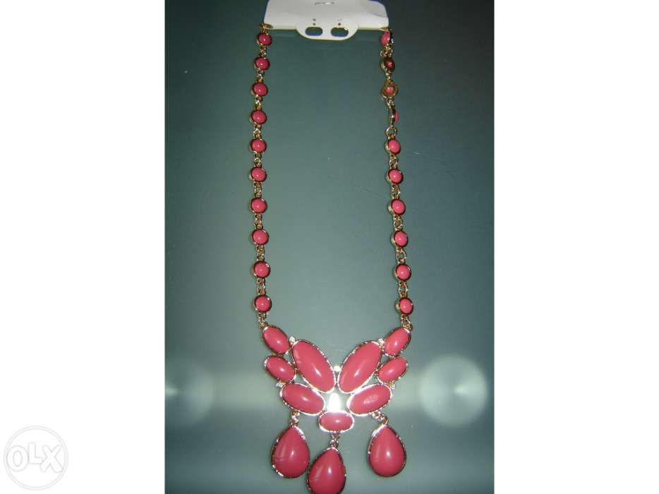 Colar dourado e rosa novo