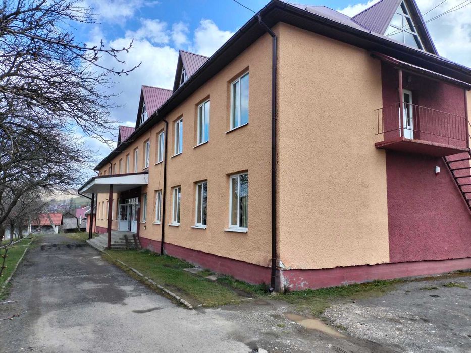 Продається багатофункціональний комплекс будівель у смт. Воловець