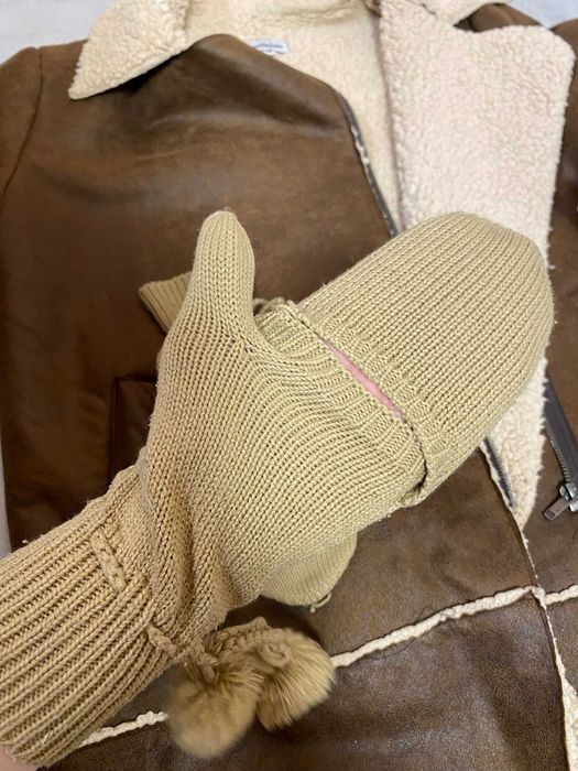 Beżowe ciepłe rękawiczki damskie camel mitenki warkocze