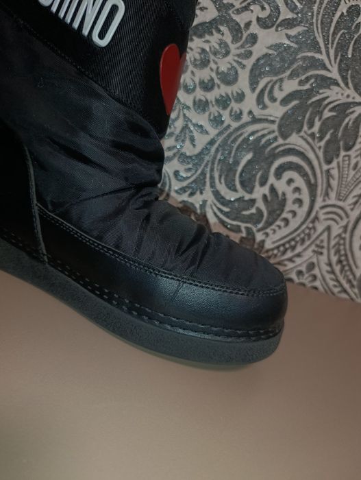 Сапоги Мунбути від Moschino Love