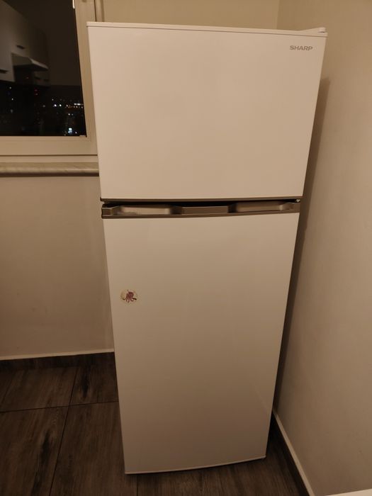 sprzedam lodówkę 2 letnią