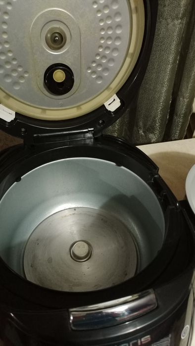 Мультиварка Polaris PMC 0517 EXPERT, б/у