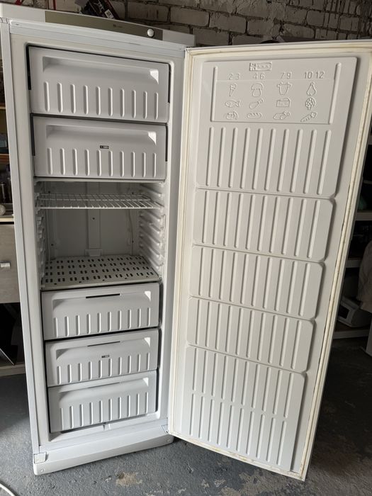 Морозильна камера indezit вертикальна