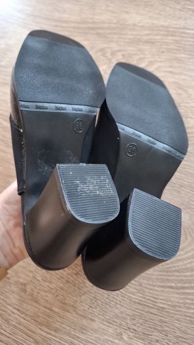 Sandaly na obcasie 36