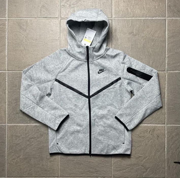 Nike Tech cinzenta