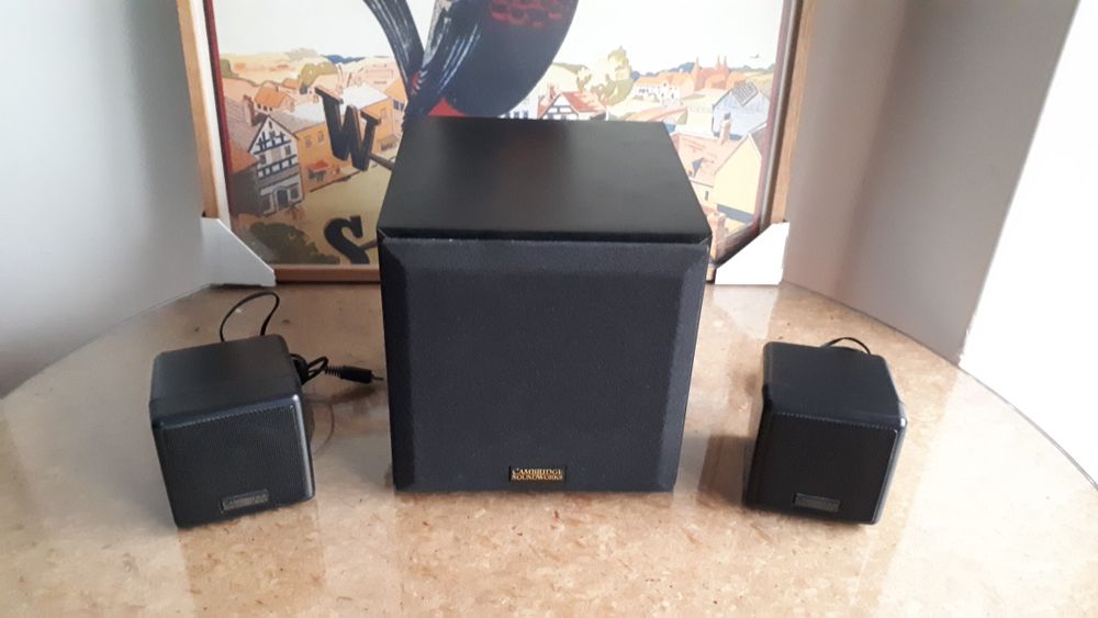 Colunas Cambridge Soundworks SW320 2.1 (excelente definição sonora)