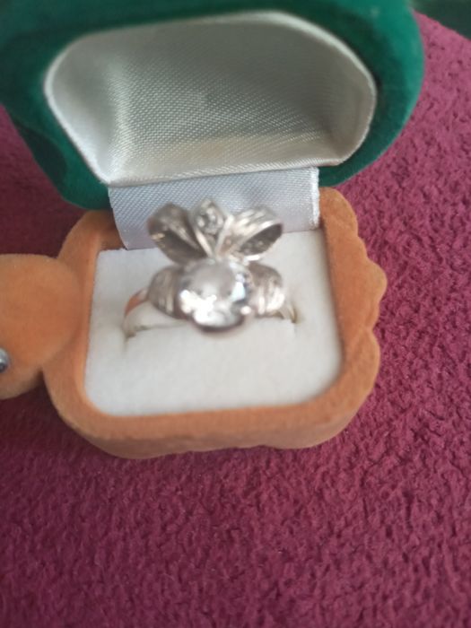 Серебряное кольцо с цирконием