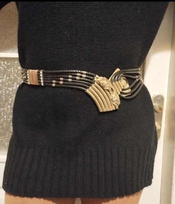 Серьги из самоцветов.