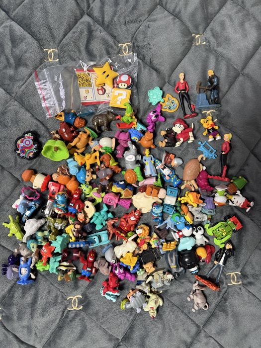 Іграшки фігурки кіндер kinder