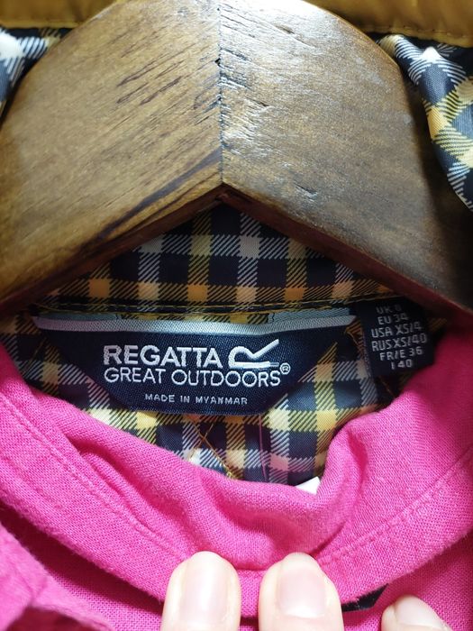 stylowa kamizelka damska Regatta w kolorze musztardowym.