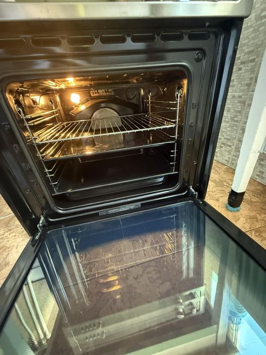 Кухона техніка , газова поверхня та електрична духовка !!!