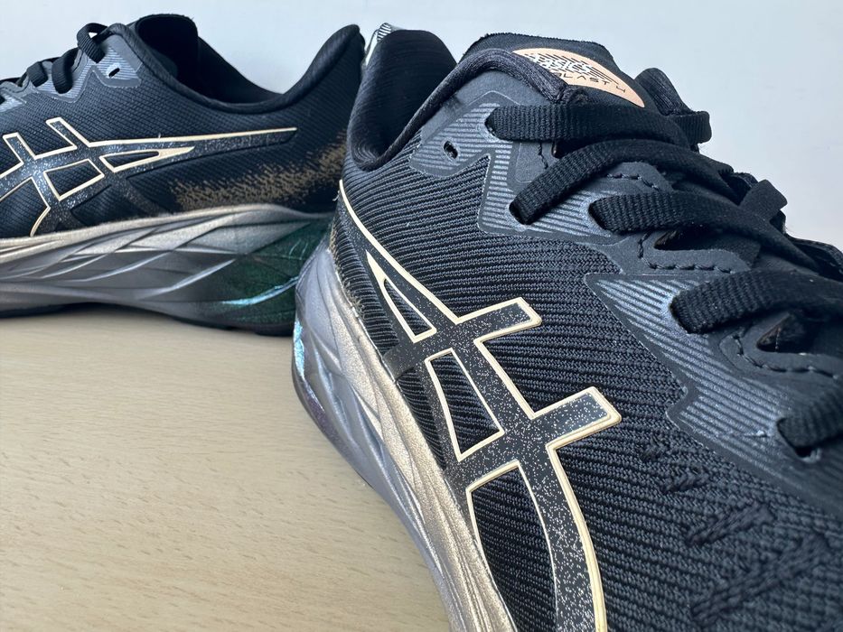 Кросівки Asics Novablast 4, Розмір 41,5/42,5/43,5/44/45!