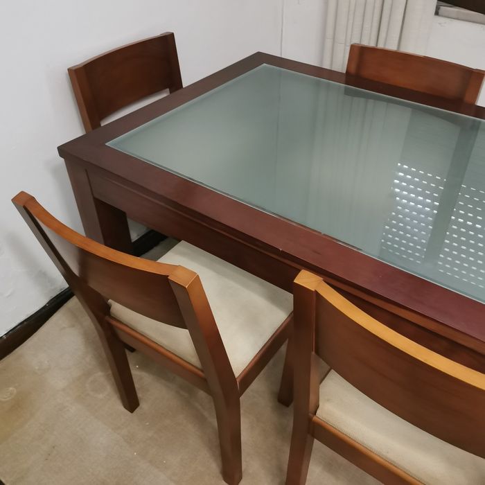 Mesa de jantar com 6 cadeiras