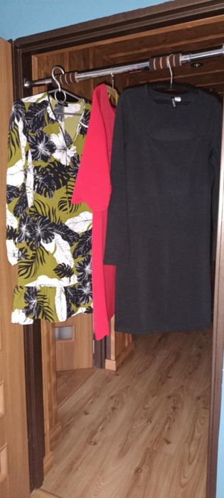 Komplet odzieży damskiej w rozmiarze 38, sukienki
 5 sukienek, żakiet