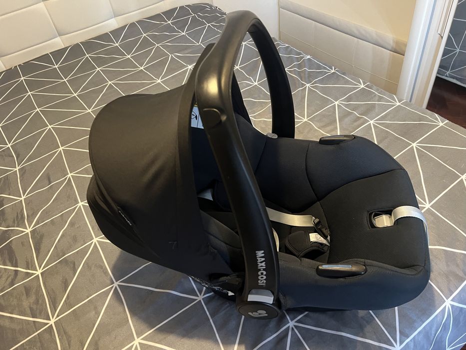 Maxi cosi zelia 3 + ovo cabriofix isize