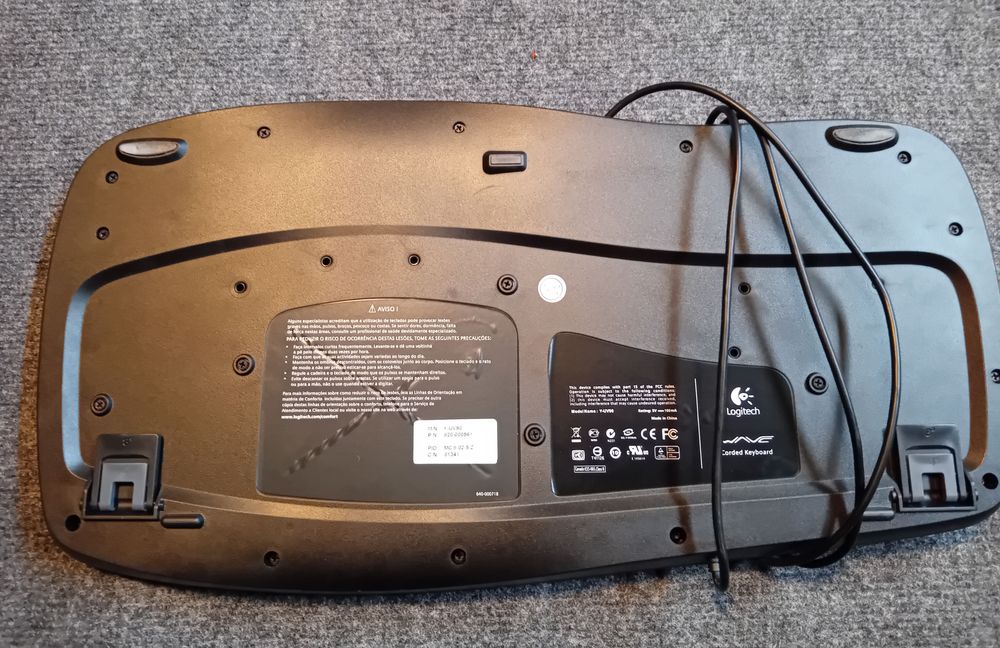 Teclado multimédia para computador de secretária