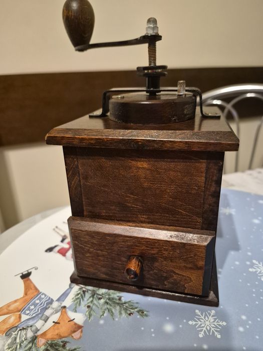 Młynek do kawy antyk