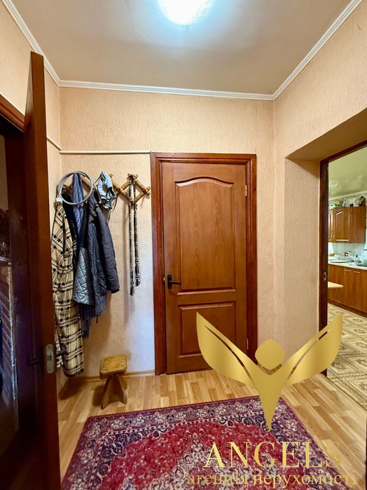 Продаж укомплектованого 2-поверхового заміського будинку  в 5 хв від м. Кропивницький: власний став, сауна та колиба