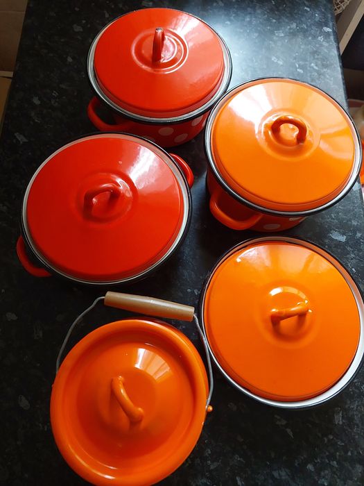 Кастрюли эмалированные набор