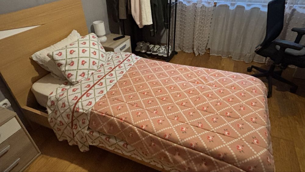 Cama de solteiro com colchão incluído