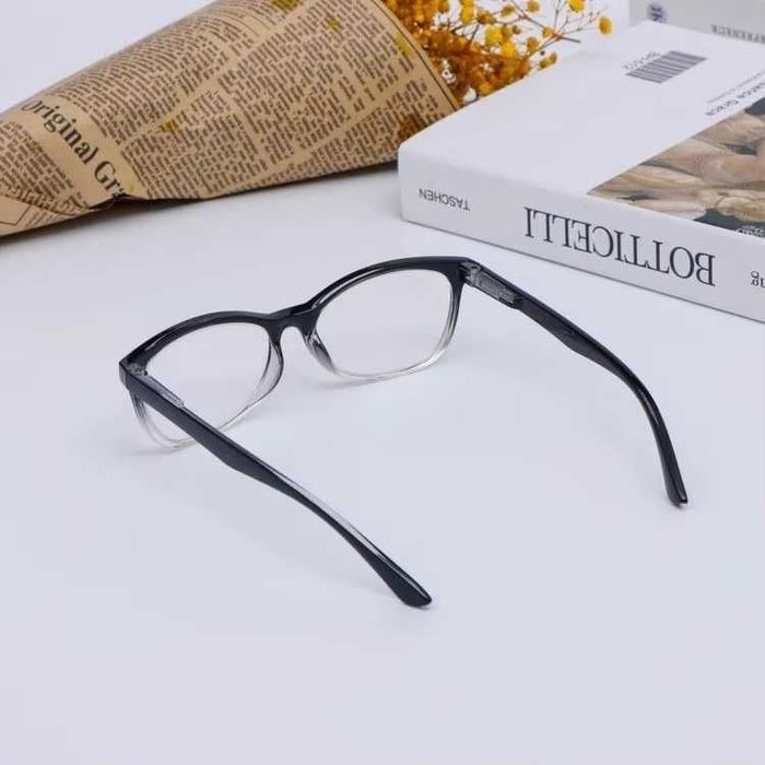 Wieloogniskowe progresywne okulary prezbiopowe do czytania 0,5 do 2,5.