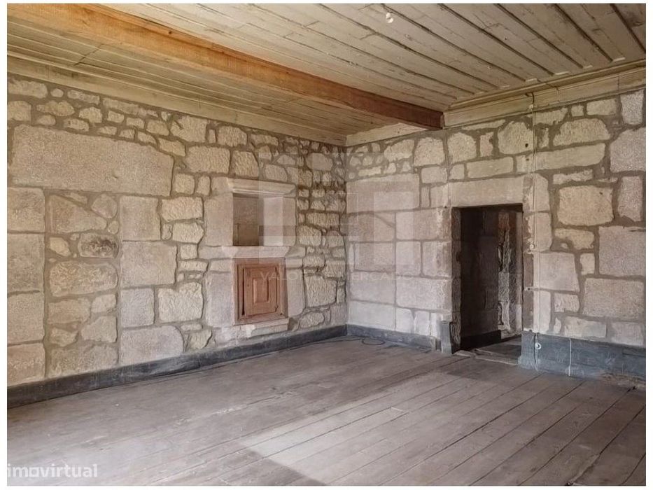 Moradia localizada no coração de Tarouca, distrito de Viseu