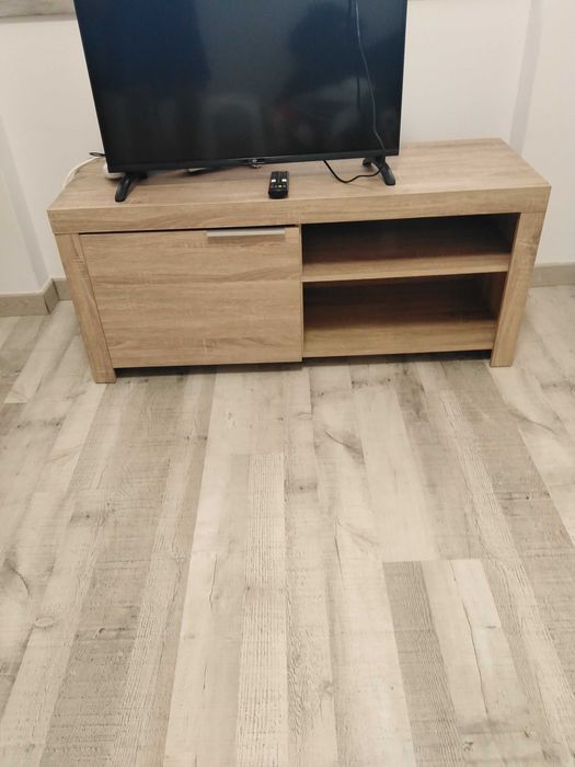 Estante de sala e Um aparadador