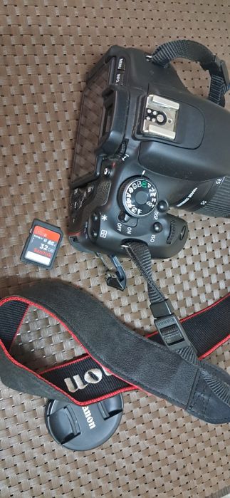 Продам фотокамеру Canon 600d