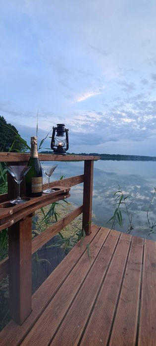 Mazury domek  linia brzegowa jezioro Kalwa Willa Sosenka pomost  łódka