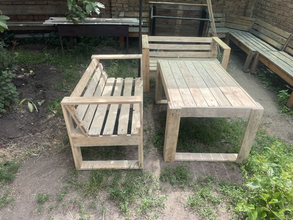 Продам лочку і стіл  з палети
