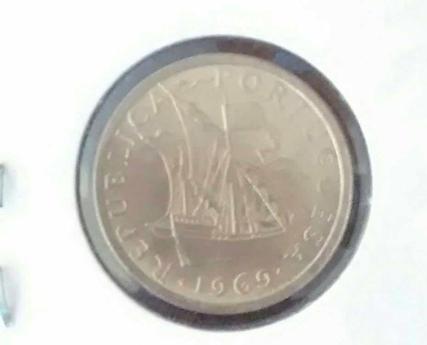 Moedas, notas, medalhas