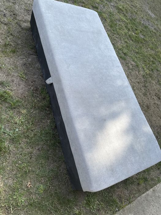 Tapczan ze schowkiem na posciel