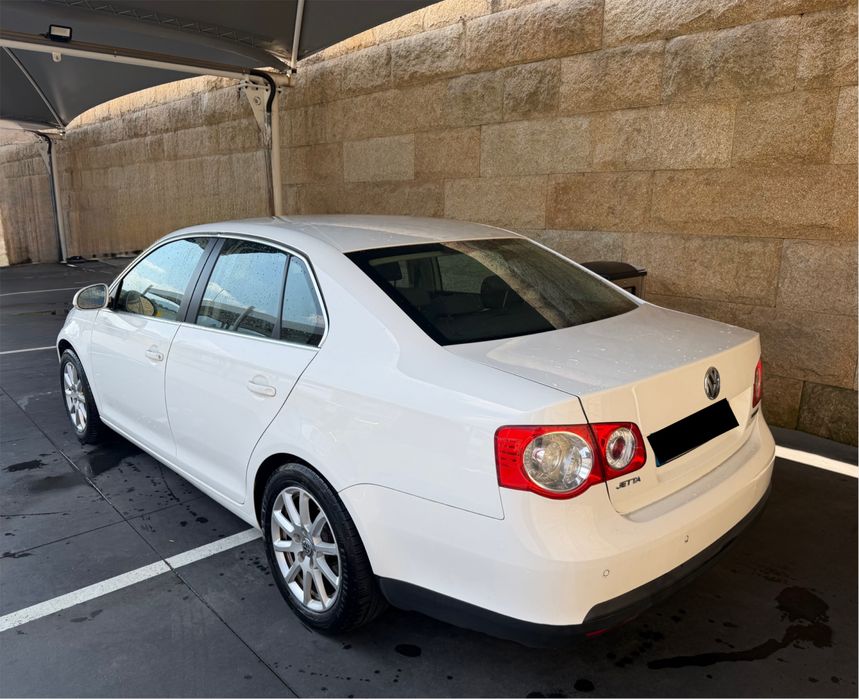 Volkswagen Jetta — fotografia 4