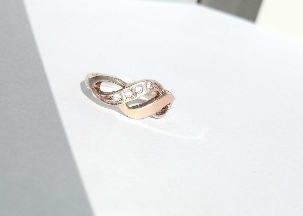 Каблучка кольцо Срібло 925 проба. Золота вставка. Розмір 16,3