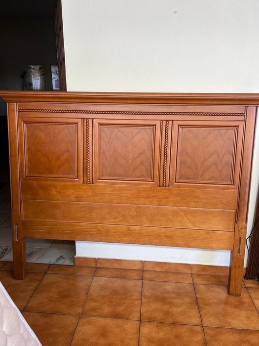 Quarto completo em madeira – estilo clássico e intemporal