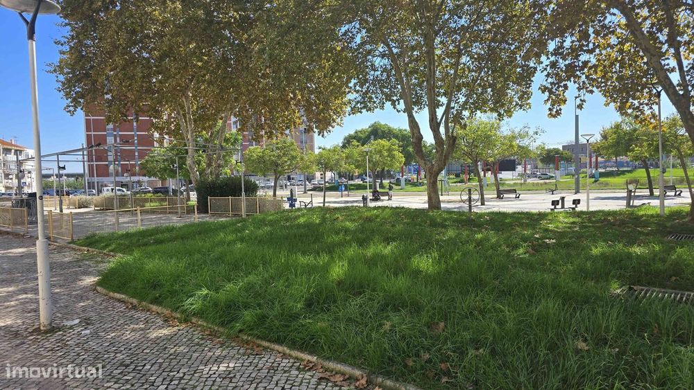 Apartamento T3 centro Corroios com inquilino