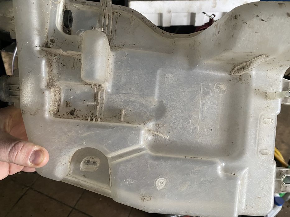 Бочок омивача BMW228i