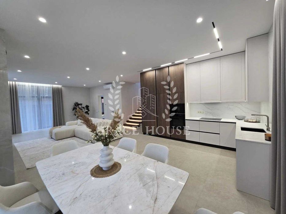 Продаж будинку 220м.кв. з ремонтом КМ Нова Ходосівка Ходосовка 8 соток