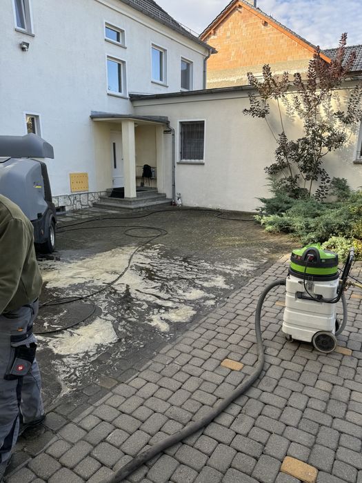 Czyszczenie mycie kostki brukowej elewacji dachu ogrodzeń
