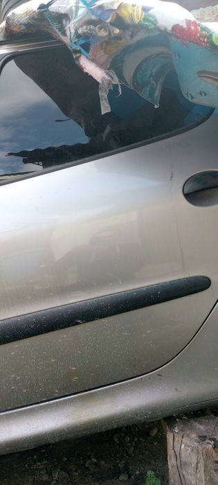 Задні дверки Пежо 206